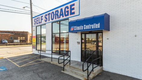 National Storage Lakewood main office exterior.