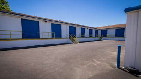 Large exterior storage units at National Storage on 1512 w 5th st in Owensboro, KY.